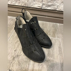 JBU by Jambu booties with tie in the back, Size 6.5